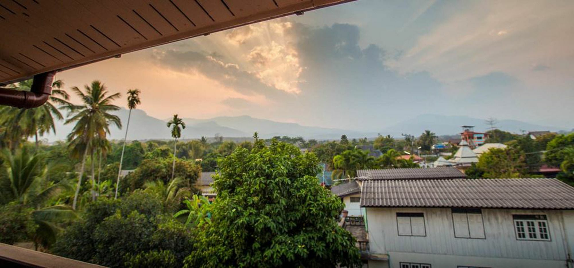 Hotel Suriyamanee House Mae Rim Esterno foto